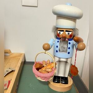 Steinbach chubby bread baker nutcracker. 12 in